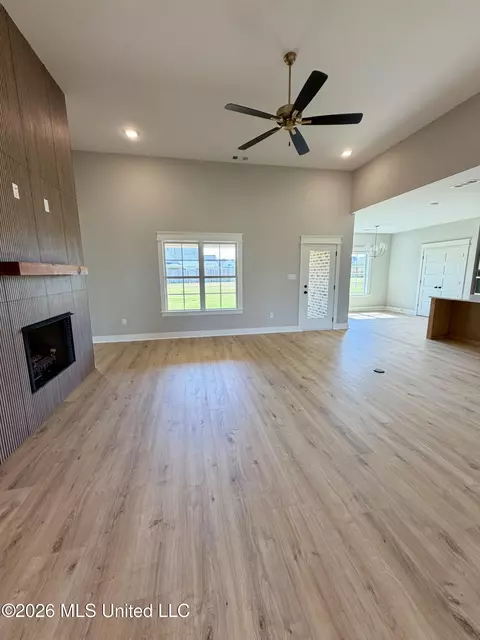 Living - 1733 Caribe Dr, Nesbit, MS 38651 photo 2 of 2