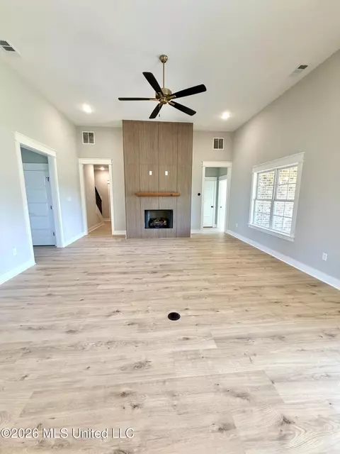 Living - 1733 Caribe Dr, Nesbit, MS 38651 photo 1 of 2