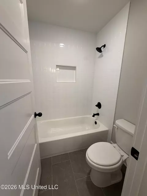 Bath - 1733 Caribe Dr, Nesbit, MS 38651 photo 7 of 7