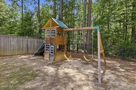 Exterior - 646 Conti Dr, Brandon, MS 39042 photo 6 of 7