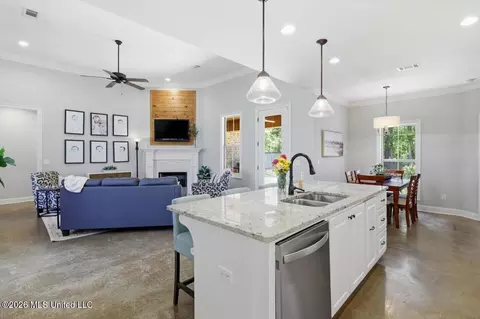 Kitchen - 646 Conti Dr, Brandon, MS 39042 photo 3 of 3