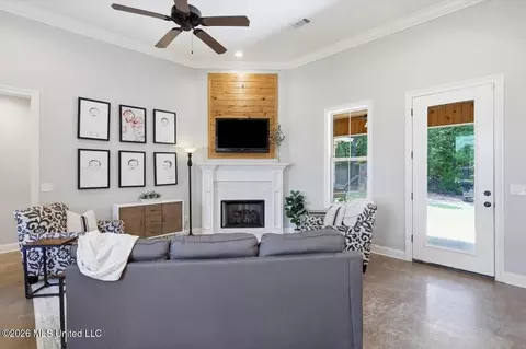 Living - 646 Conti Dr, Brandon, MS 39042 photo 1 of 1