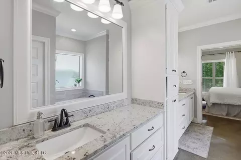 Bath - 646 Conti Dr, Brandon, MS 39042 photo 2 of 4