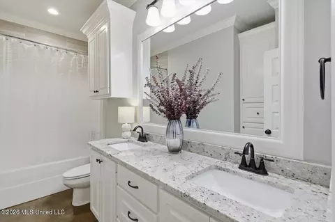 Bath - 646 Conti Dr, Brandon, MS 39042 photo 4 of 4