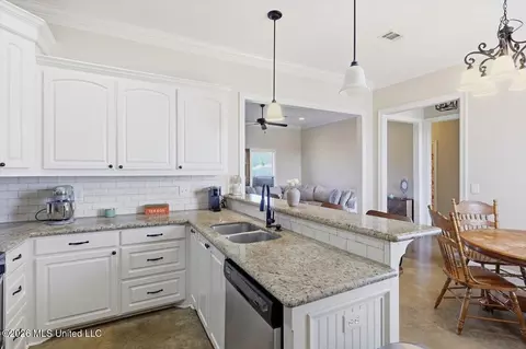 Kitchen - 820 Emmas Way, Brandon, MS 39042 photo 2 of 4