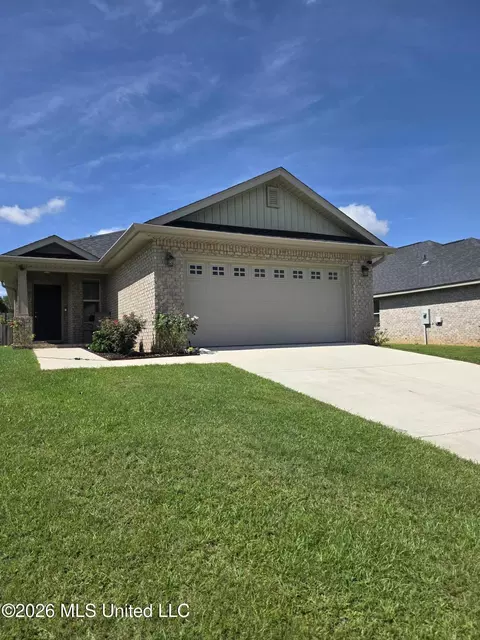 18128 Canal Ct, Gulfport, MS 39503
