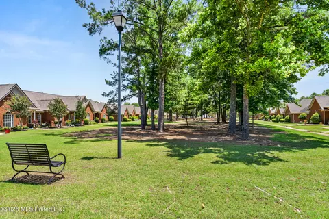 Exterior - 1144 W Martin Cir, Hernando, MS 38632 photo 3 of 7