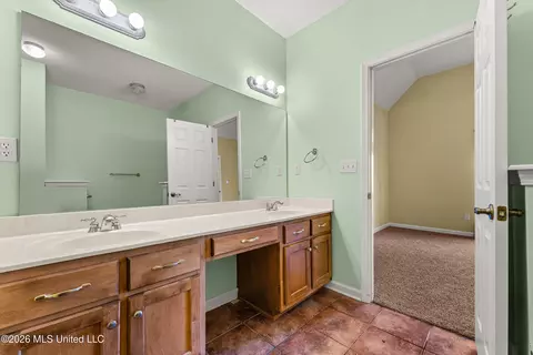 Bath - 1144 W Martin Cir, Hernando, MS 38632 photo 2 of 4