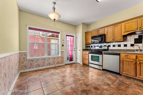Kitchen - 1144 W Martin Cir, Hernando, MS 38632 photo 1 of 3