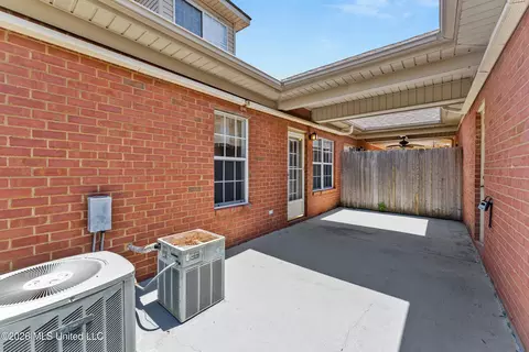 Exterior - 1144 W Martin Cir, Hernando, MS 38632 photo 6 of 7