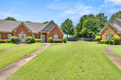 Exterior - 1144 W Martin Cir, Hernando, MS 38632 photo 2 of 7