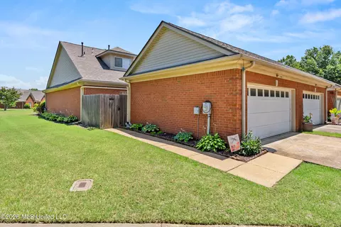 Exterior - 1144 W Martin Cir, Hernando, MS 38632 photo 5 of 7
