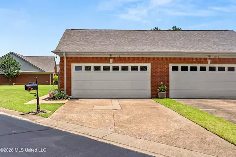 Exterior - 1144 W Martin Cir, Hernando, MS 38632 photo 4 of 7