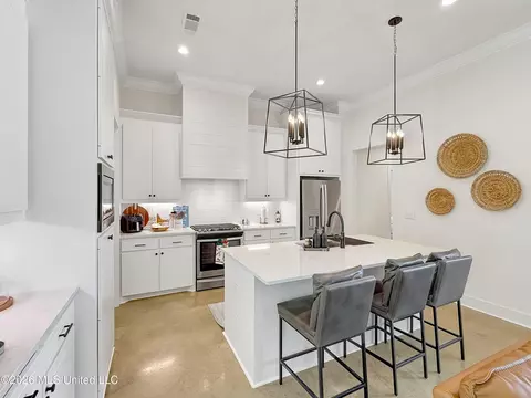 Kitchen - 651 Wild Horse Ln, Brandon, MS 39042 photo 3 of 4