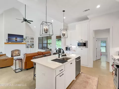 Kitchen - 651 Wild Horse Ln, Brandon, MS 39042 photo 4 of 4