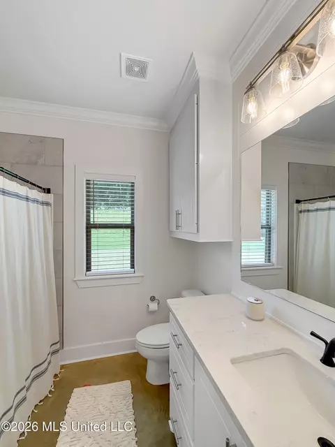 Bath - 651 Wild Horse Ln, Brandon, MS 39042 photo 2 of 4