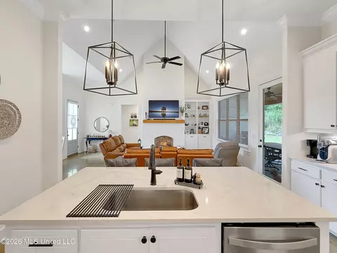 Kitchen - 651 Wild Horse Ln, Brandon, MS 39042 photo 2 of 4