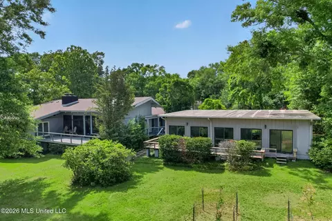 5516 Alakoko Dr, Diamondhead, MS 39525