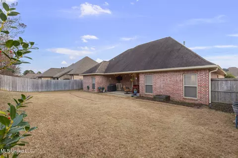 Exterior - 910 Abundance Xing, Flowood, MS 39232 photo 8 of 10