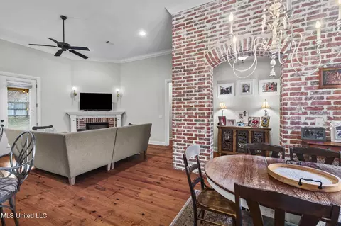 Dining - 910 Abundance Xing, Flowood, MS 39232 photo 2 of 2