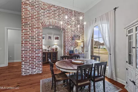 Dining - 910 Abundance Xing, Flowood, MS 39232 photo 1 of 2