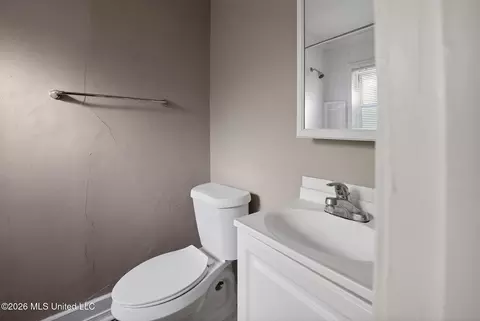 Bath - 373 Fairhill Dr, Jackson, MS 39212 photo 2 of 2