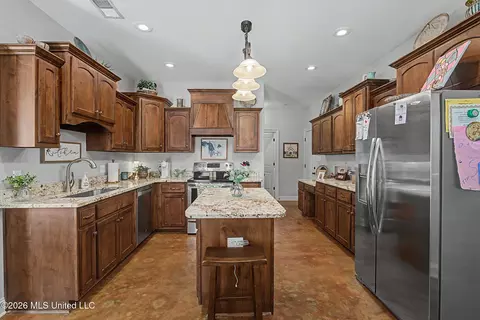 Kitchen - 7178 Love Station Loop Rd, Hernando, MS 38632 photo 1 of 2