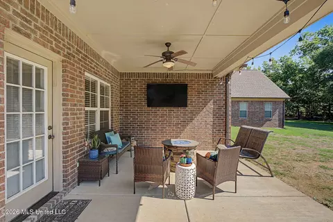 Exterior - 7178 Love Station Loop Rd, Hernando, MS 38632 photo 6 of 9