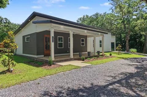 7510 Mahoney Dr, Pass Christian, MS 39571