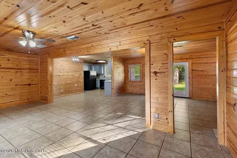 Living - 30 Fox Glen Cv, Brandon, MS 39042 photo 1 of 1