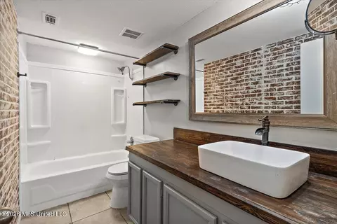 Bath - 30 Fox Glen Cv, Brandon, MS 39042 photo 1 of 3
