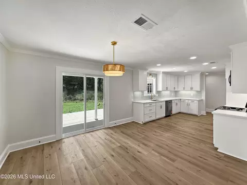 Dining - 109 Post Oak Dr, Brandon, MS 39047 photo 1 of 1