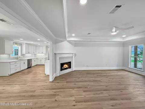 Living - 109 Post Oak Dr, Brandon, MS 39047 photo 4 of 5