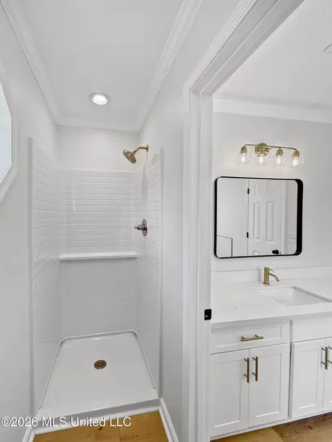 Bath - 109 Post Oak Dr, Brandon, MS 39047 photo 2 of 6