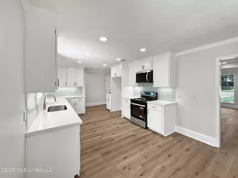 Kitchen - 109 Post Oak Dr, Brandon, MS 39047 photo 1 of 4