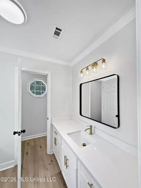 Bath - 109 Post Oak Dr, Brandon, MS 39047 photo 1 of 6