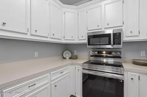 Kitchen - 233 Mallard Dr, Brandon, MS 39047 photo 3 of 4