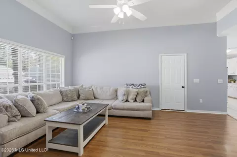 Living - 233 Mallard Dr, Brandon, MS 39047 photo 2 of 2