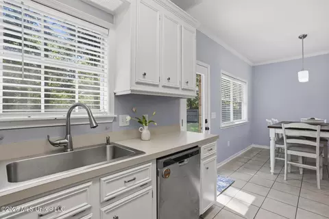 Kitchen - 233 Mallard Dr, Brandon, MS 39047 photo 4 of 4