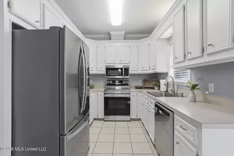 Kitchen - 233 Mallard Dr, Brandon, MS 39047 photo 1 of 4
