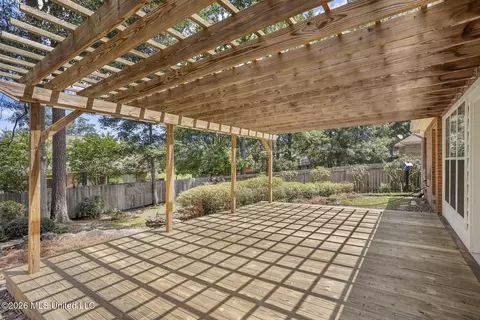 Exterior - 525 Ridge Cir, Brandon, MS 39047 photo 7 of 12