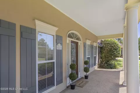 Exterior - 525 Ridge Cir, Brandon, MS 39047 photo 4 of 12