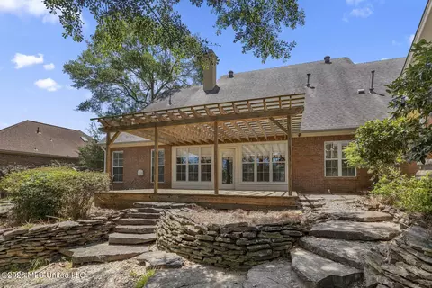 Exterior - 525 Ridge Cir, Brandon, MS 39047 photo 9 of 12