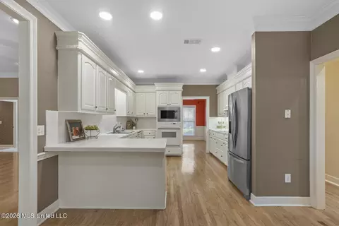 Kitchen - 525 Ridge Cir, Brandon, MS 39047 photo 1 of 4