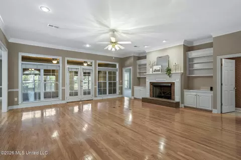 Living - 525 Ridge Cir, Brandon, MS 39047 photo 1 of 4