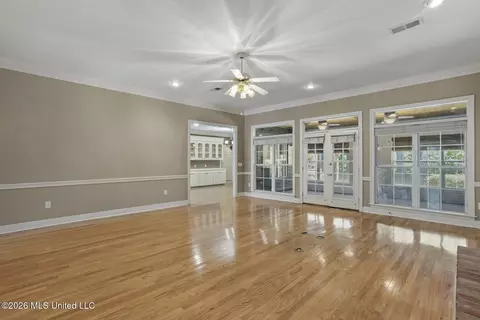 Living - 525 Ridge Cir, Brandon, MS 39047 photo 2 of 4