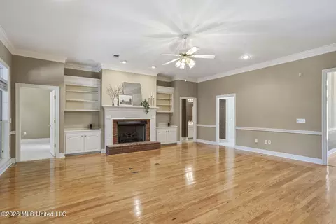 Living - 525 Ridge Cir, Brandon, MS 39047 photo 4 of 4