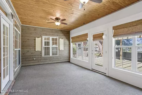 Exterior - 525 Ridge Cir, Brandon, MS 39047 photo 5 of 12