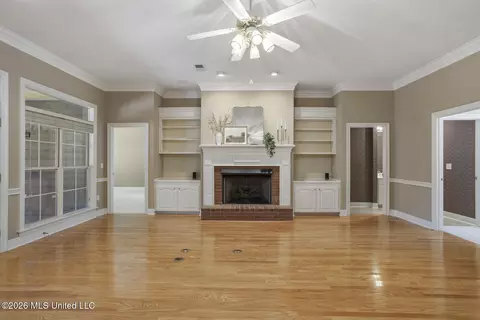 Living - 525 Ridge Cir, Brandon, MS 39047 photo 3 of 4