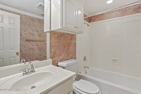 Bath - 525 Ridge Cir, Brandon, MS 39047 photo 7 of 7